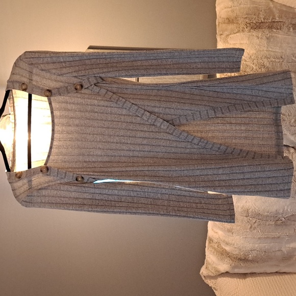 CUTE/CUTE/CUTE Top - Picture 2 of 4